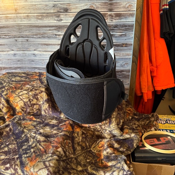 Black Back Brace with abdominal plate - Picture 4 of 9